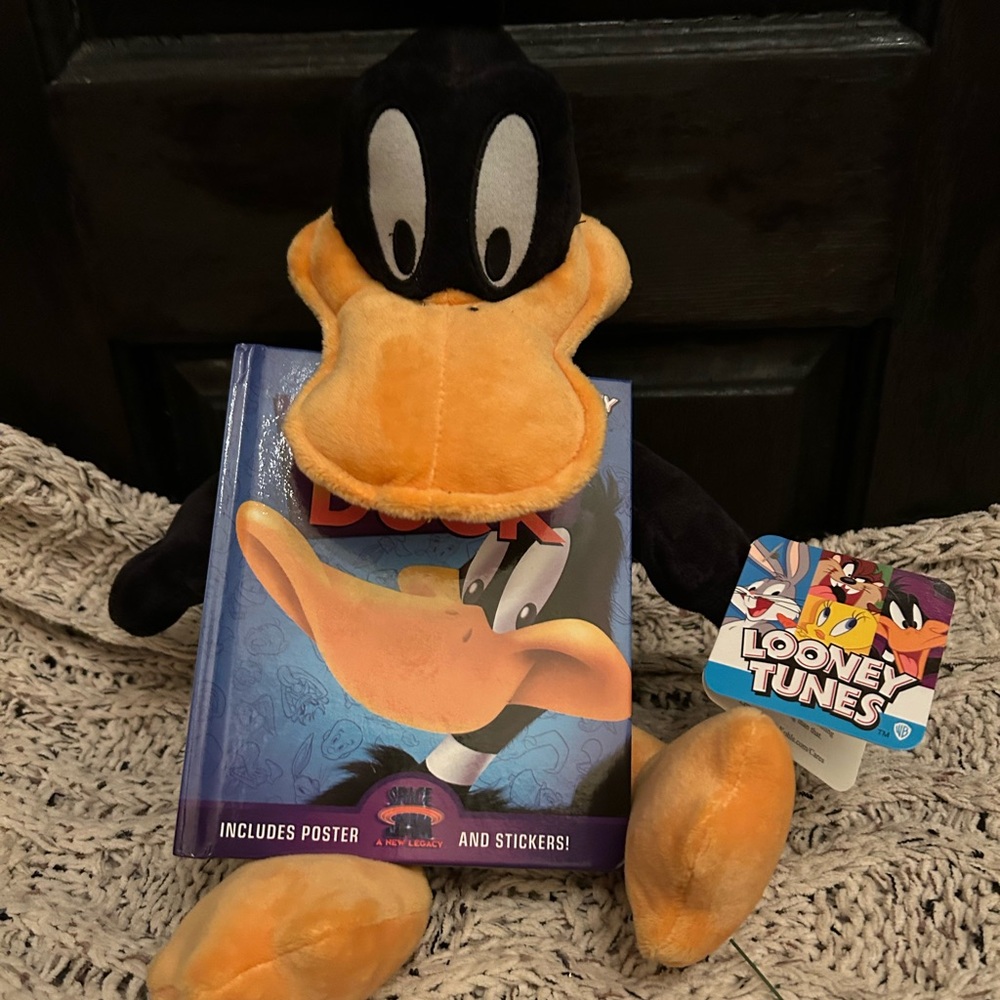 Warner Bros. Looney Tunes Daffy Duck Plush with book